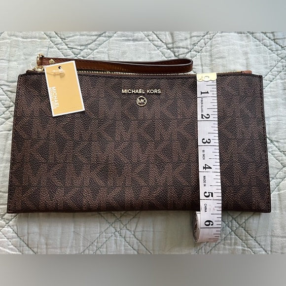 NWT Michael Kors Jet Set Charm Large Zip Clutch Wristlet Wallet Brown/Luggage - Picture 2 of 8